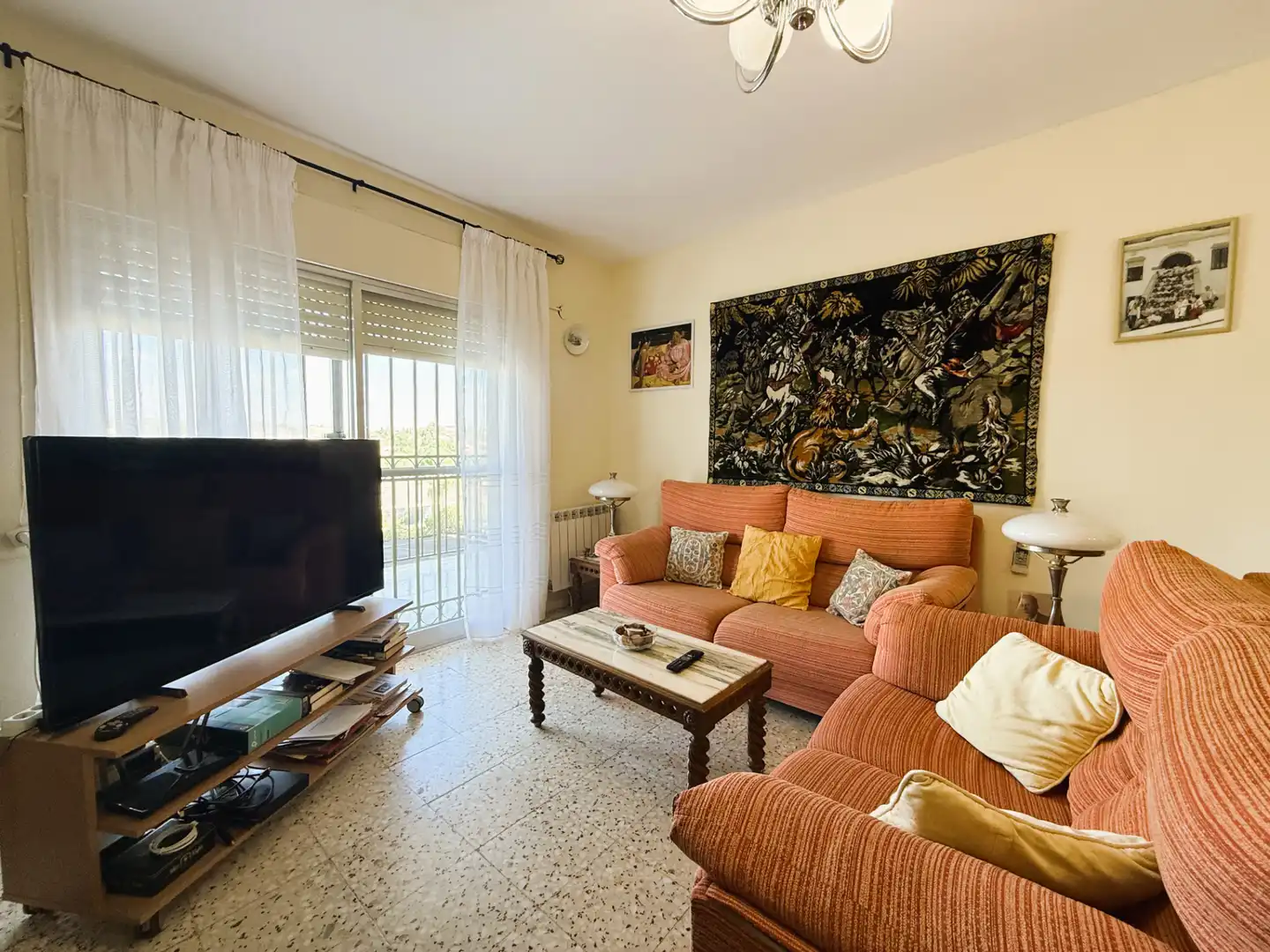Sala d'estar de Casa o xalet en venda en Colmenar de Oreja amb Aire condicionat, Calefacció i Jardí privat