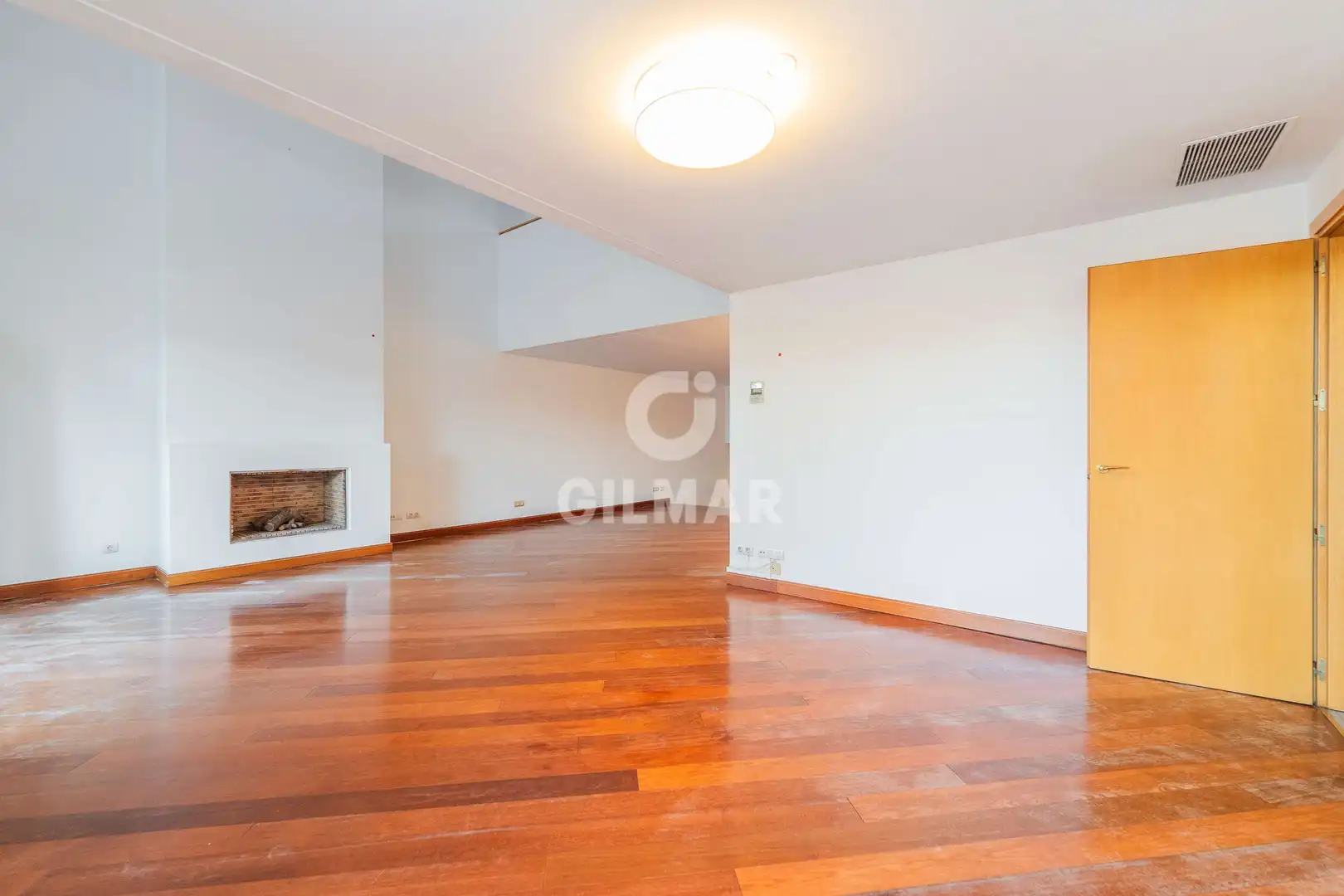 Sala d'estar de Casa adosada en venda en Pozuelo de Alarcón amb Calefacció, Jardí privat i Piscina
