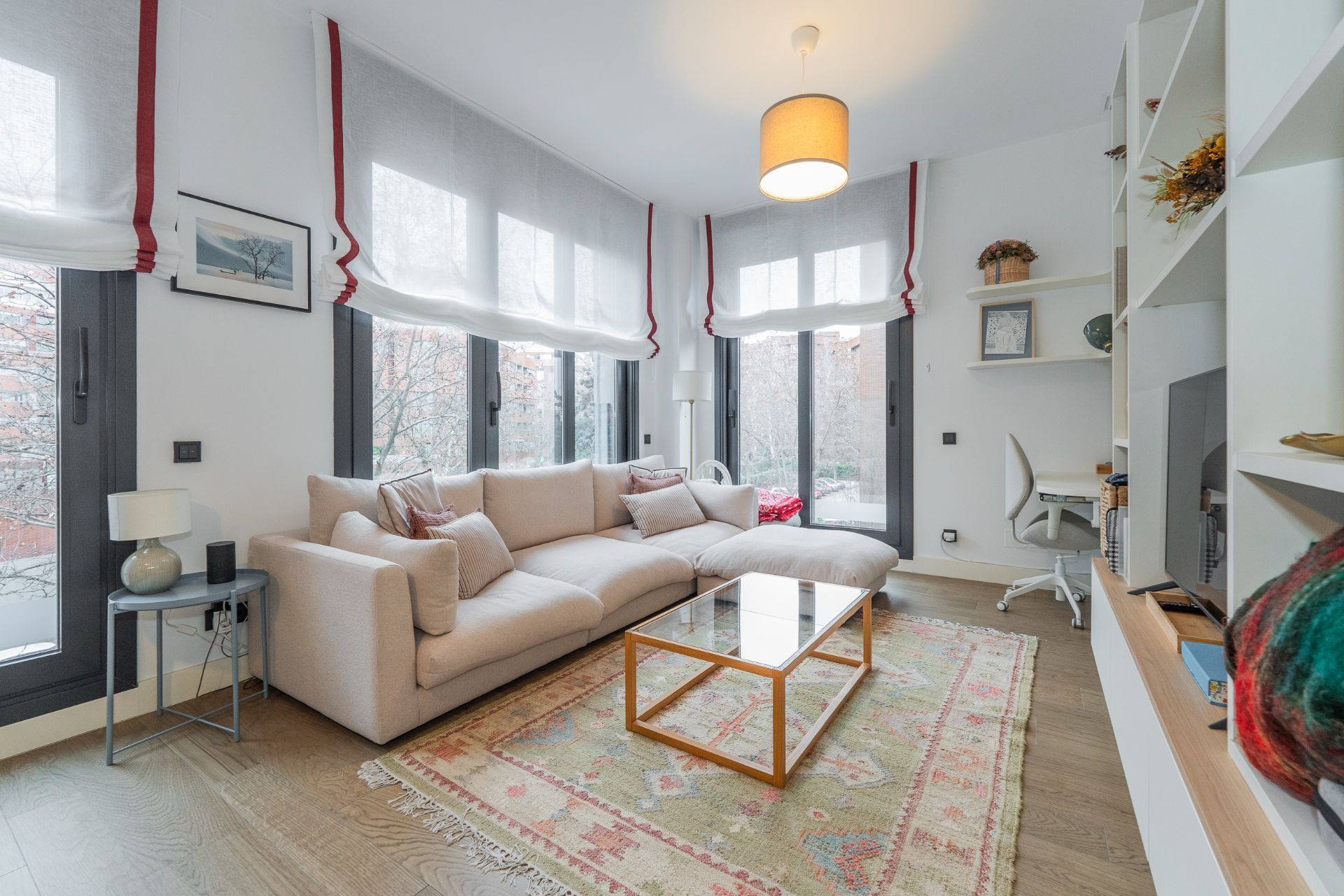 Sala d'estar de Apartament en venda en  Madrid Capital amb Aire condicionat, Calefacció i Piscina comunitària