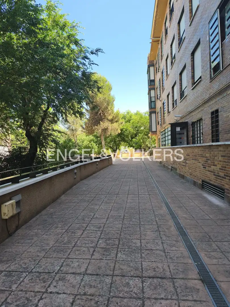 Vista exterior de Pis de lloguer en Madrid amb Aire condicionat, Calefacció i Jardí privat
