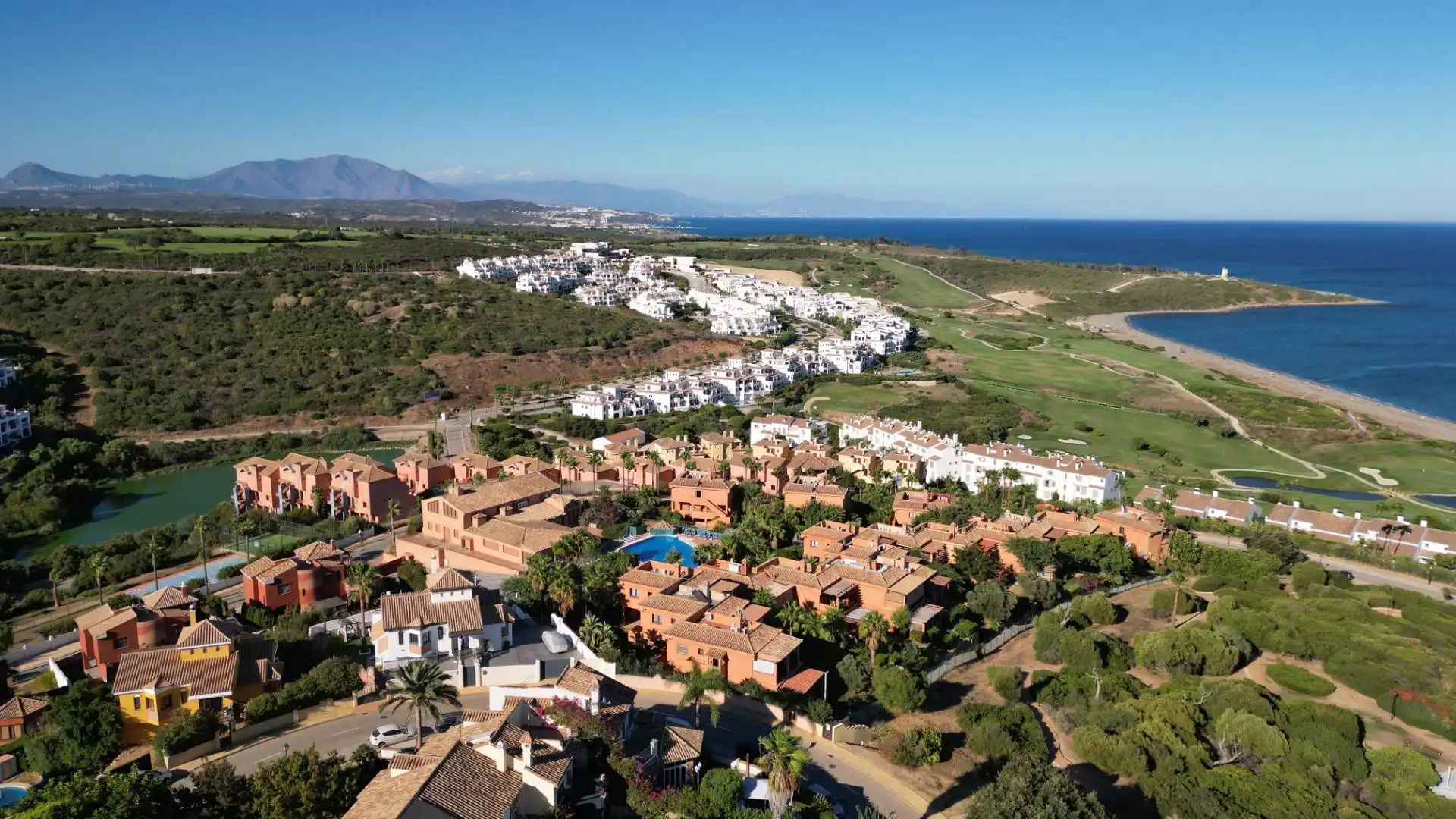Vista exterior de Casa o chalet en venta en La Alcaidesa con Terraza, Trastero y Piscina