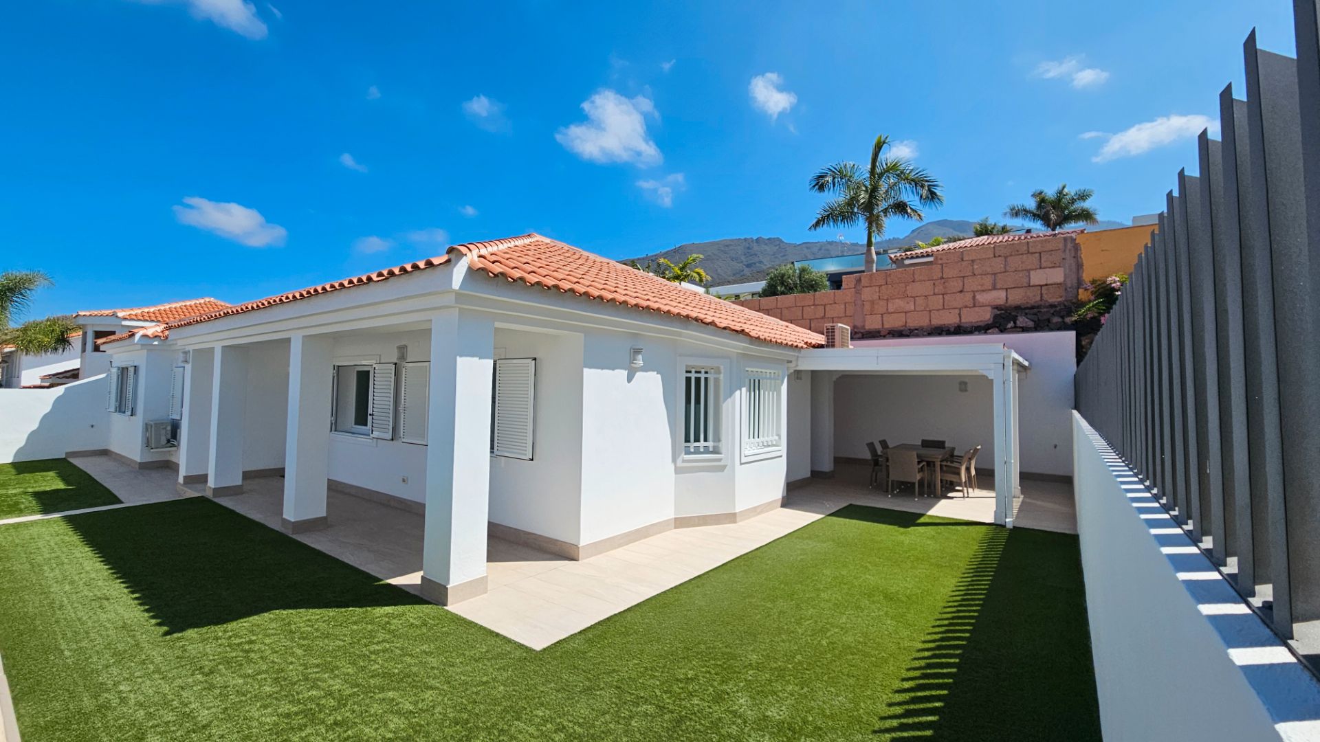 Exterior view of House or chalet for sale in Adeje  with Air Conditioner, Private garden and Terrace