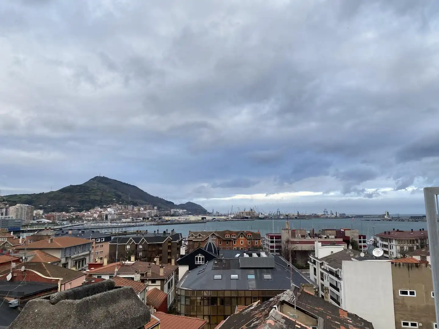 Vista exterior de Oficina de lloguer en Getxo  amb Aire condicionat, Calefacció i Terrassa