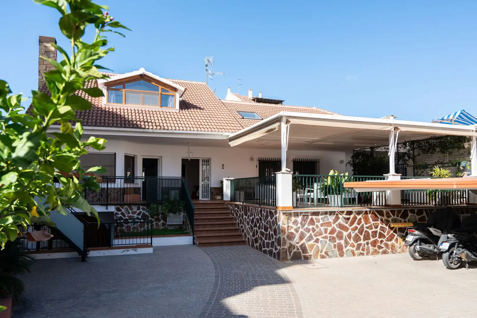 Vista exterior de Casa o xalet en venda en Vélez-Málaga amb Terrassa