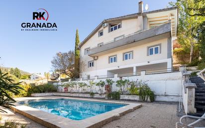 Vista exterior de Casa o xalet en venda en La Zubia amb Aire condicionat, Terrassa i Piscina