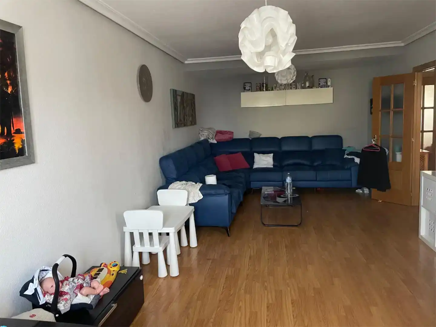Sala d'estar de Casa adosada en venda en Navalmoral de la Mata amb Aire condicionat i Balcó