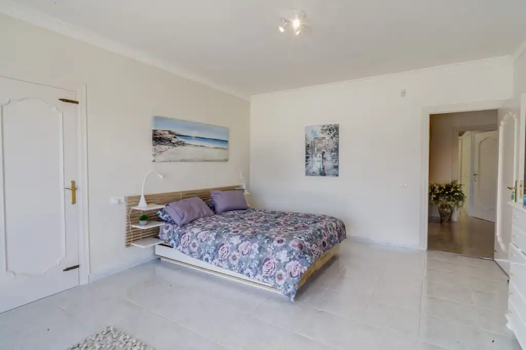 Dormitori de Casa o xalet en venda en Mijas amb Aire condicionat, Calefacció i Jardí privat