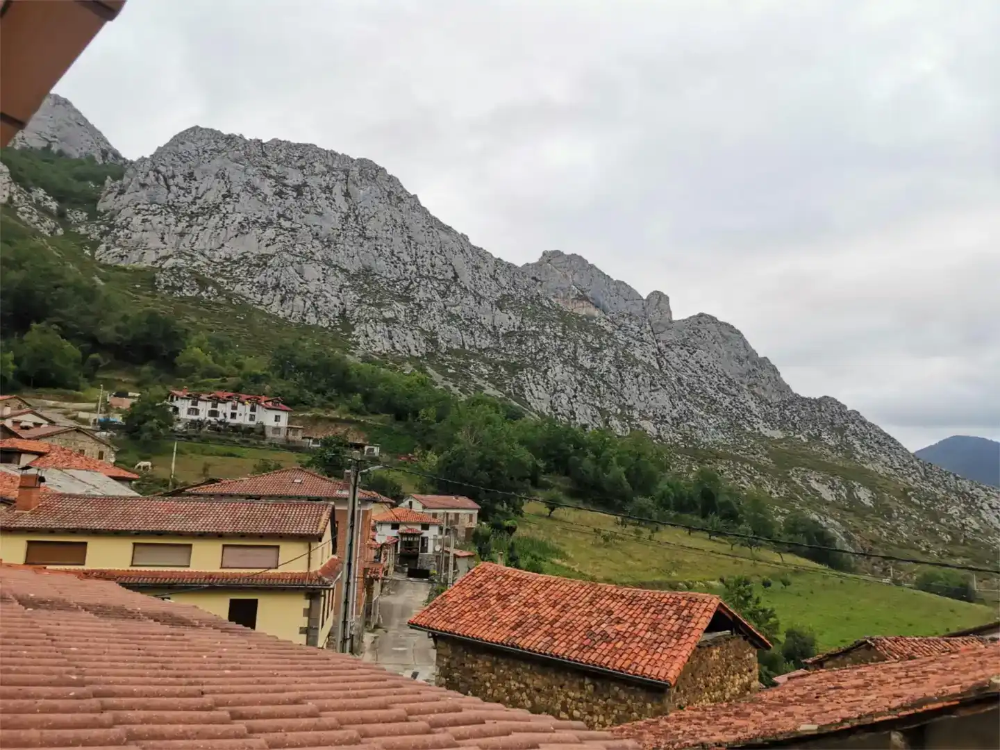 Außenansicht von Haus oder Chalet zum Verkauf in Vega de Liébana mit Balkon