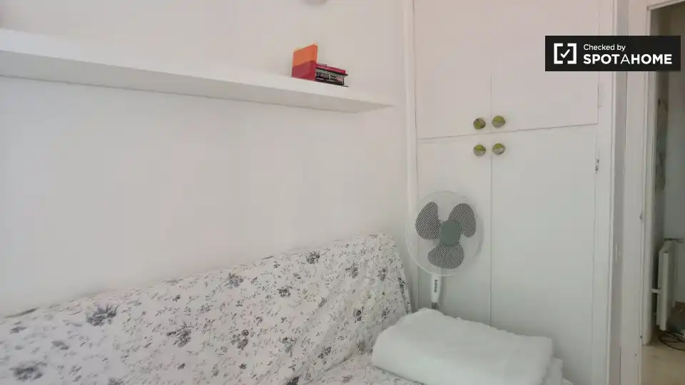 Room in Sant Gervasi i la Bonanova