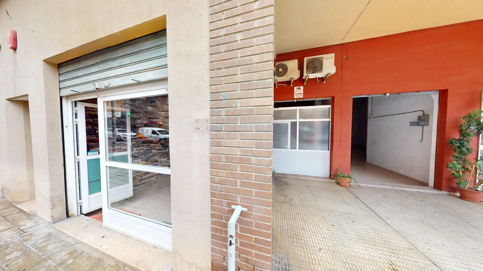 Commercial properties for sale in Alicante / Alacant  with Air Conditioner