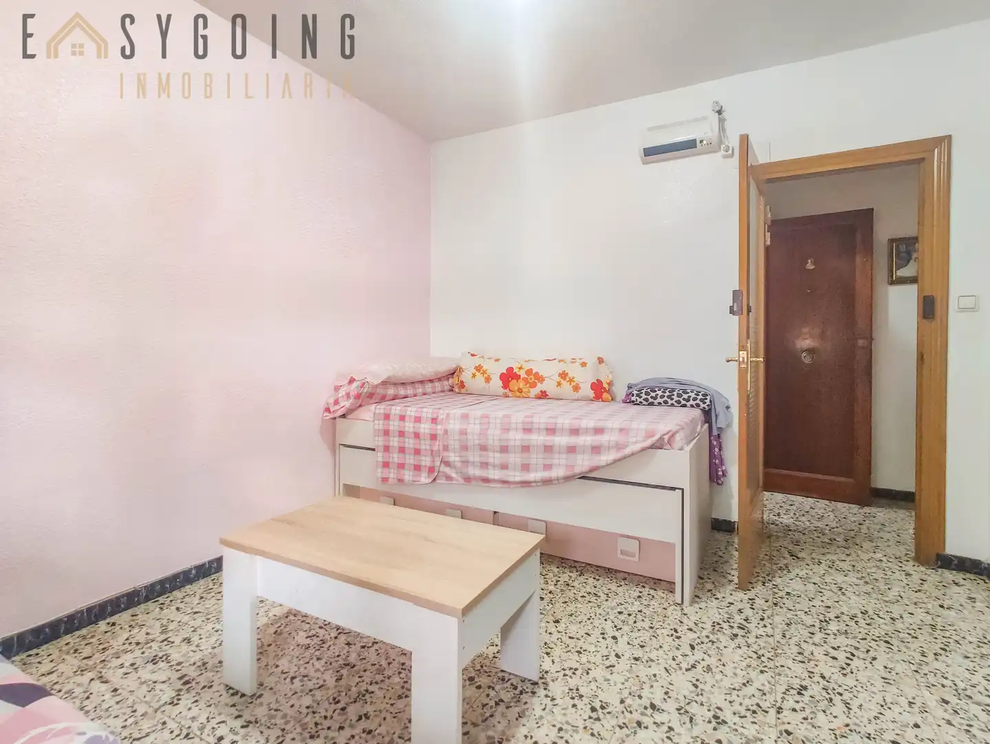 Habitación de Edificio en venta en Santa Pola