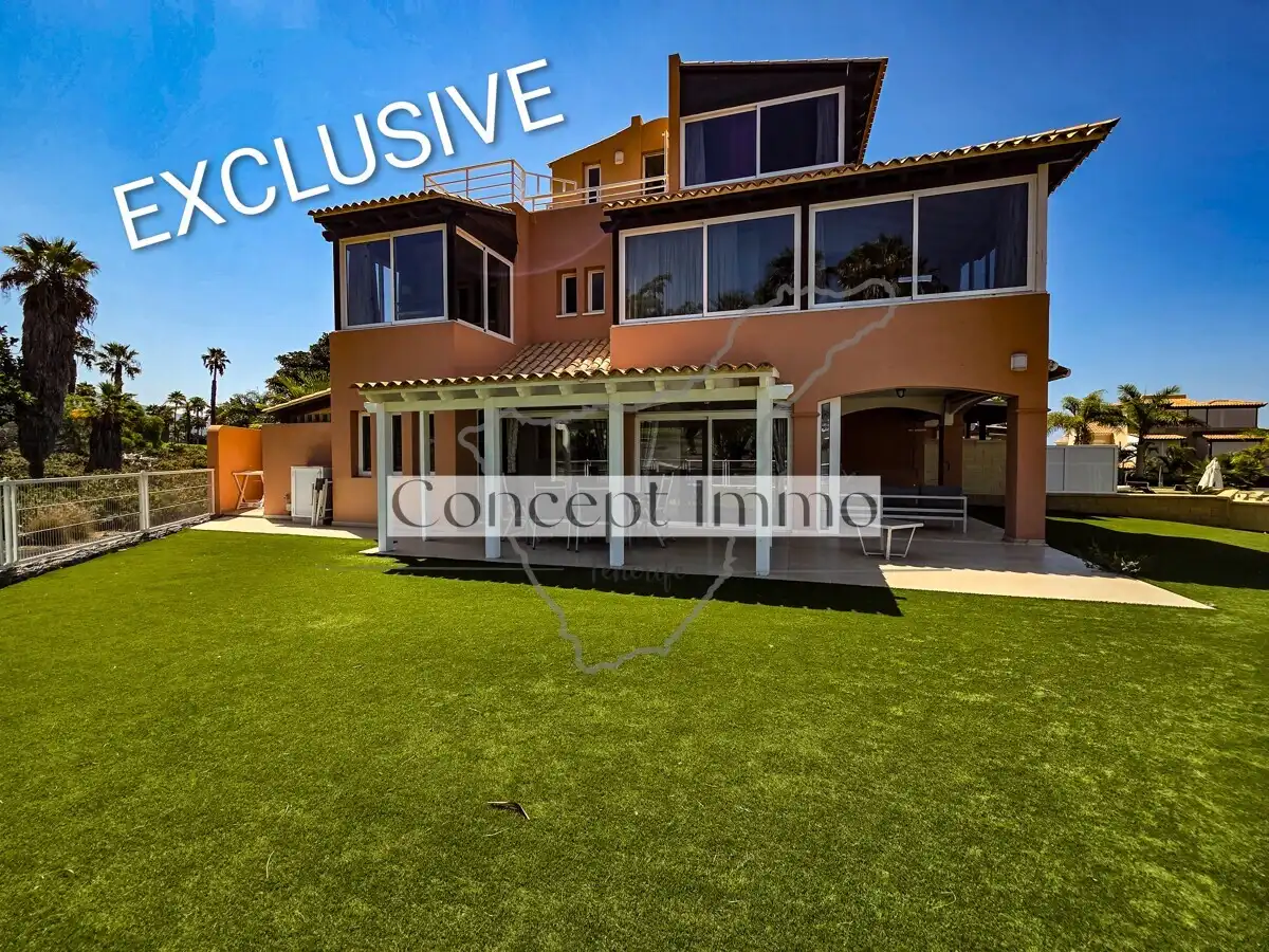 Detached homes for sale in Calle Tajore, Playa de Fañabé