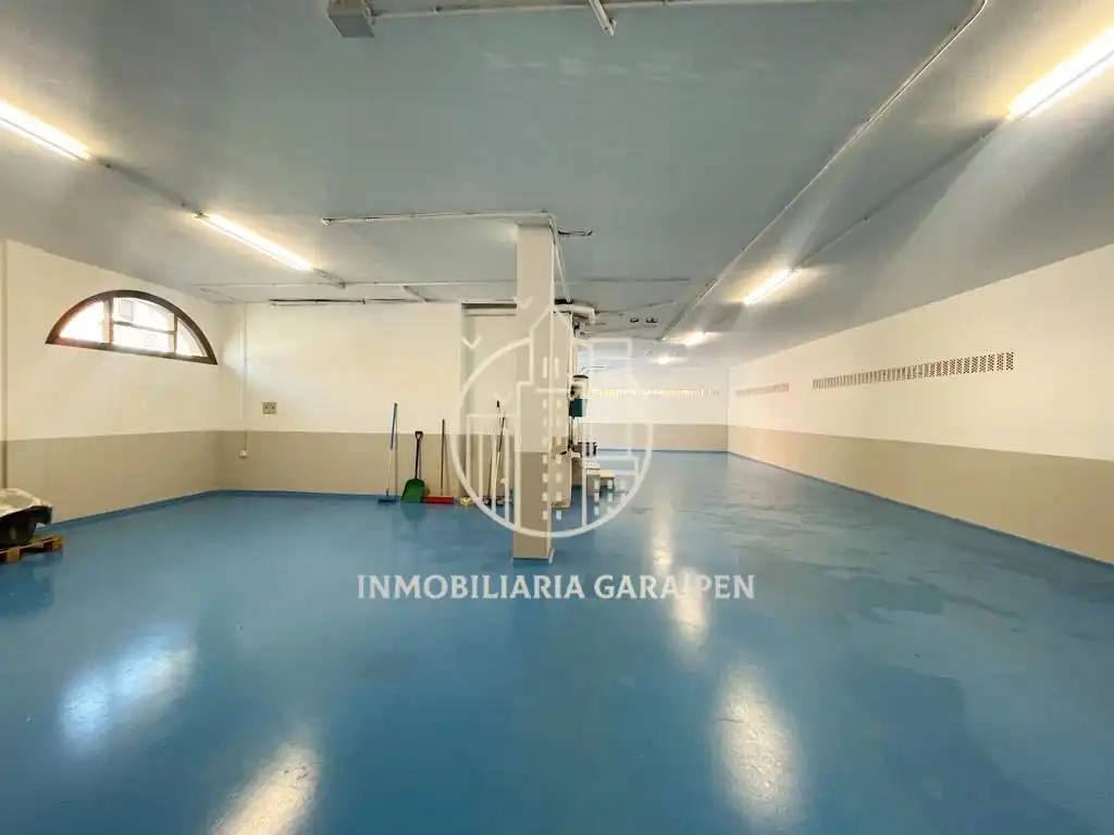 Garage zum Verkauf in Aia