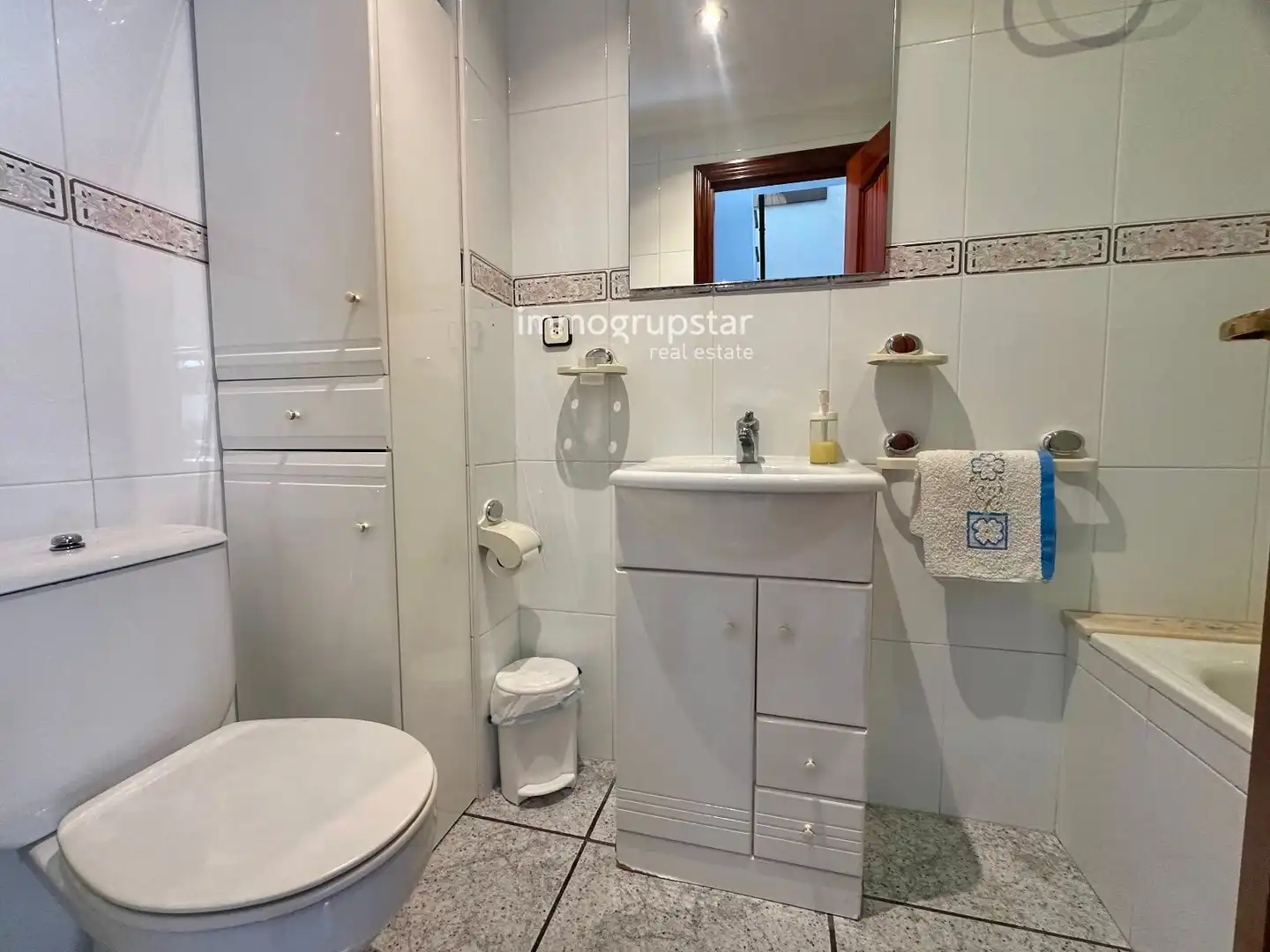 Badezimmer von Einfamilien-Reihenhaus zum Verkauf in Castell d'Aro, Platja d'Aro i s'Agaró mit Klimaanlage, Heizung und Terrasse