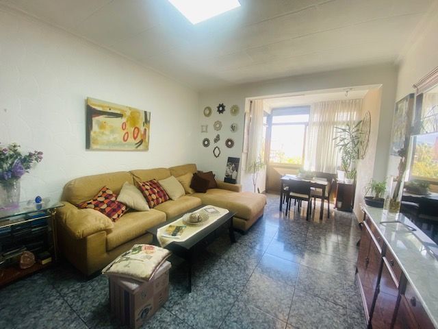 Living room of Flat for sale in  Barcelona Capital  with Air Conditioner and Oven