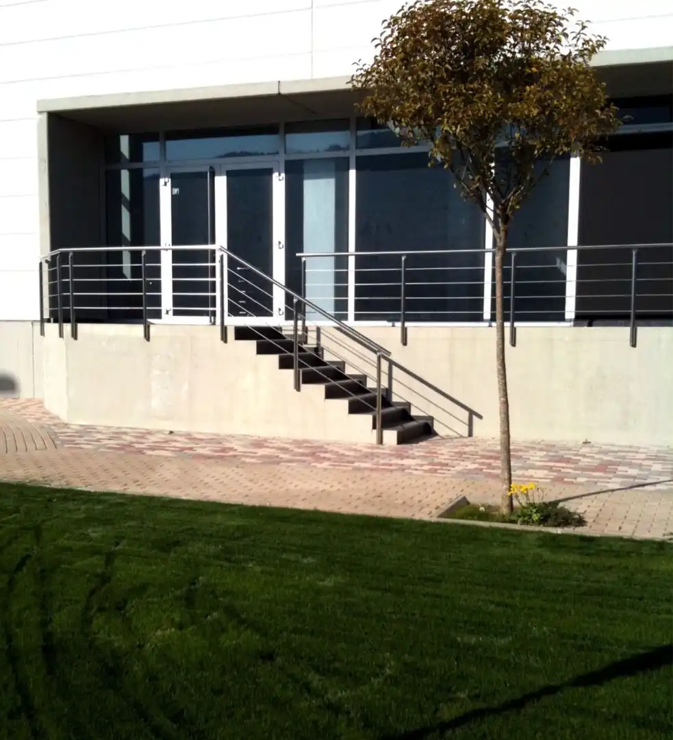 Außenansicht von Fabrikhallen zur Miete in Llinars del Vallès