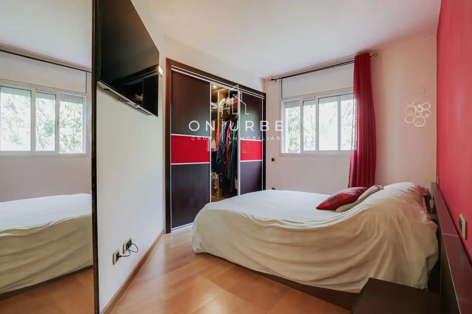 Schlafzimmer von Wohnung zum Verkauf in Barcelona mit Klimaanlage, Terrasse und Abstellraum