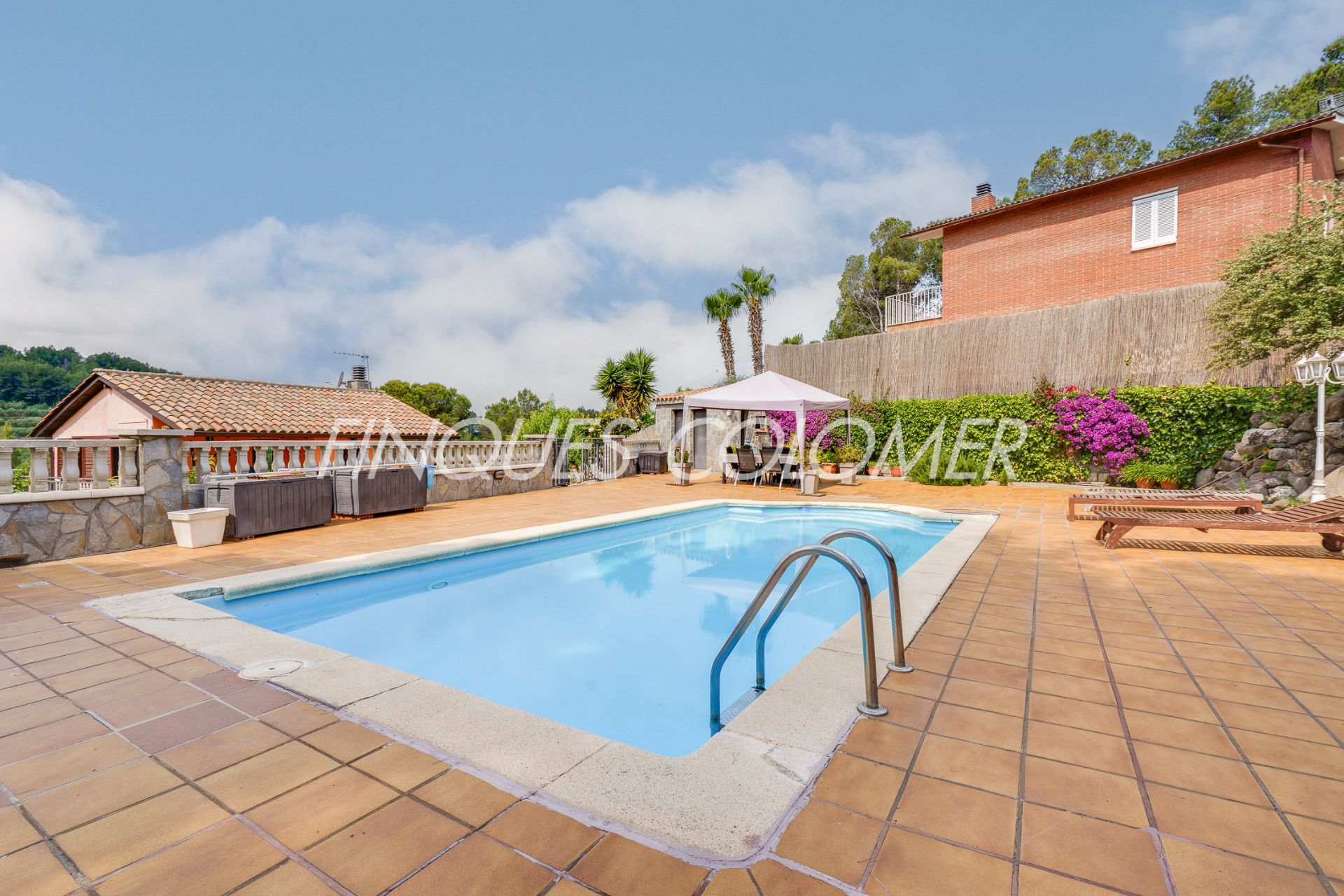 Piscina de Casa o xalet en venda en Rubí amb Aire condicionat, Jardí privat i Parquet
