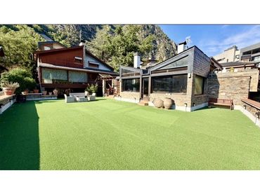 Chalet en venta en Santa Coloma