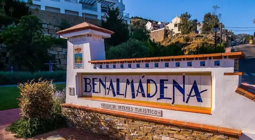 Vista exterior de Apartament en venda en Benalmádena amb Aire condicionat, Calefacció i Parquet