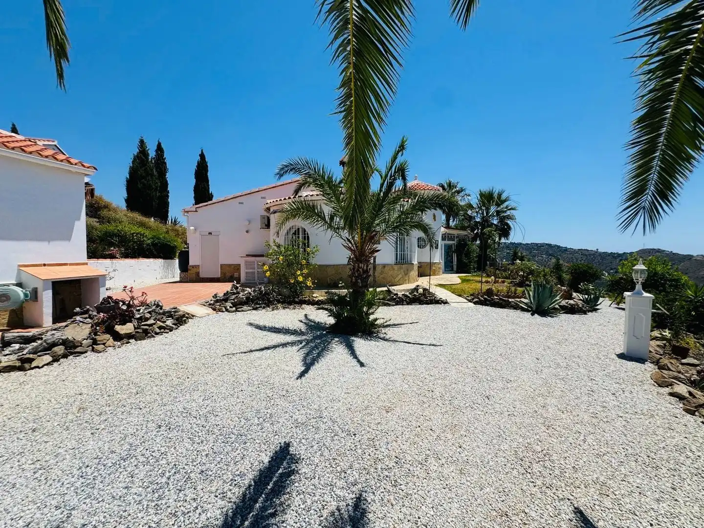 Vista exterior de Casa o xalet en venda en Arenas amb Aire condicionat, Jardí privat i Traster