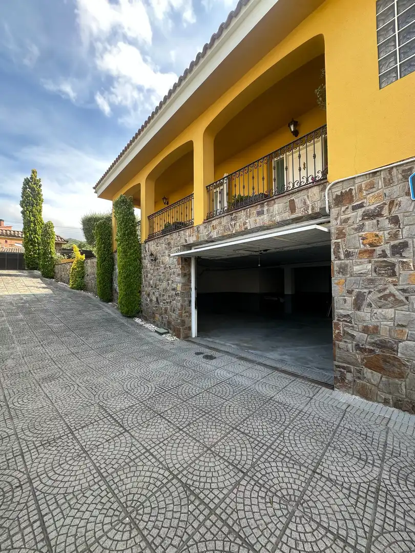 Parking de Casa o chalet en venta en Montornès del Vallès con Aire acondicionado, Calefacción y Jardín privado