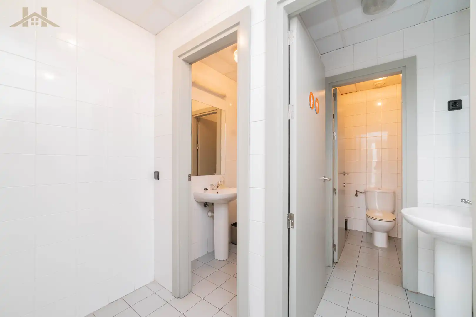 Bathroom of Commercial properties for sale in Alcorcón  with Air Conditioner and Heating