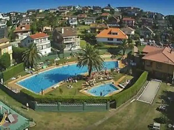 Piscina de Casa adosada en venta en Carreño con Calefacción, Parquet y Terraza