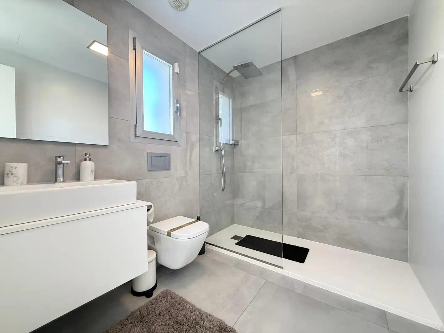 Baño de Casa o chalet de alquiler en Finestrat con Aire acondicionado, Calefacción y Jardín privado