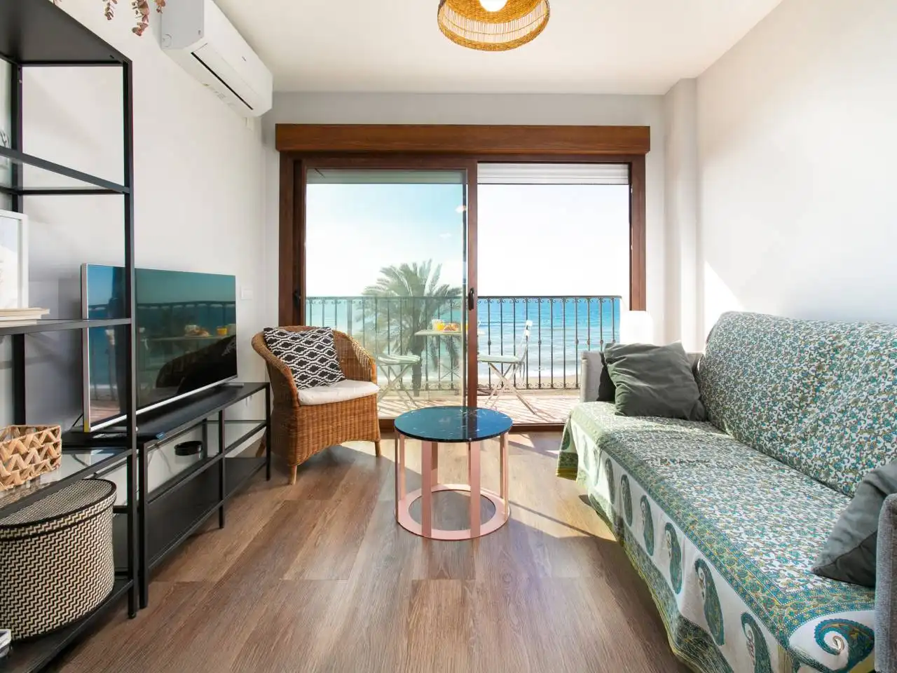Living room of Flat for rent in Rincón de la Victoria  with Air Conditioner, Terrace and Furnished