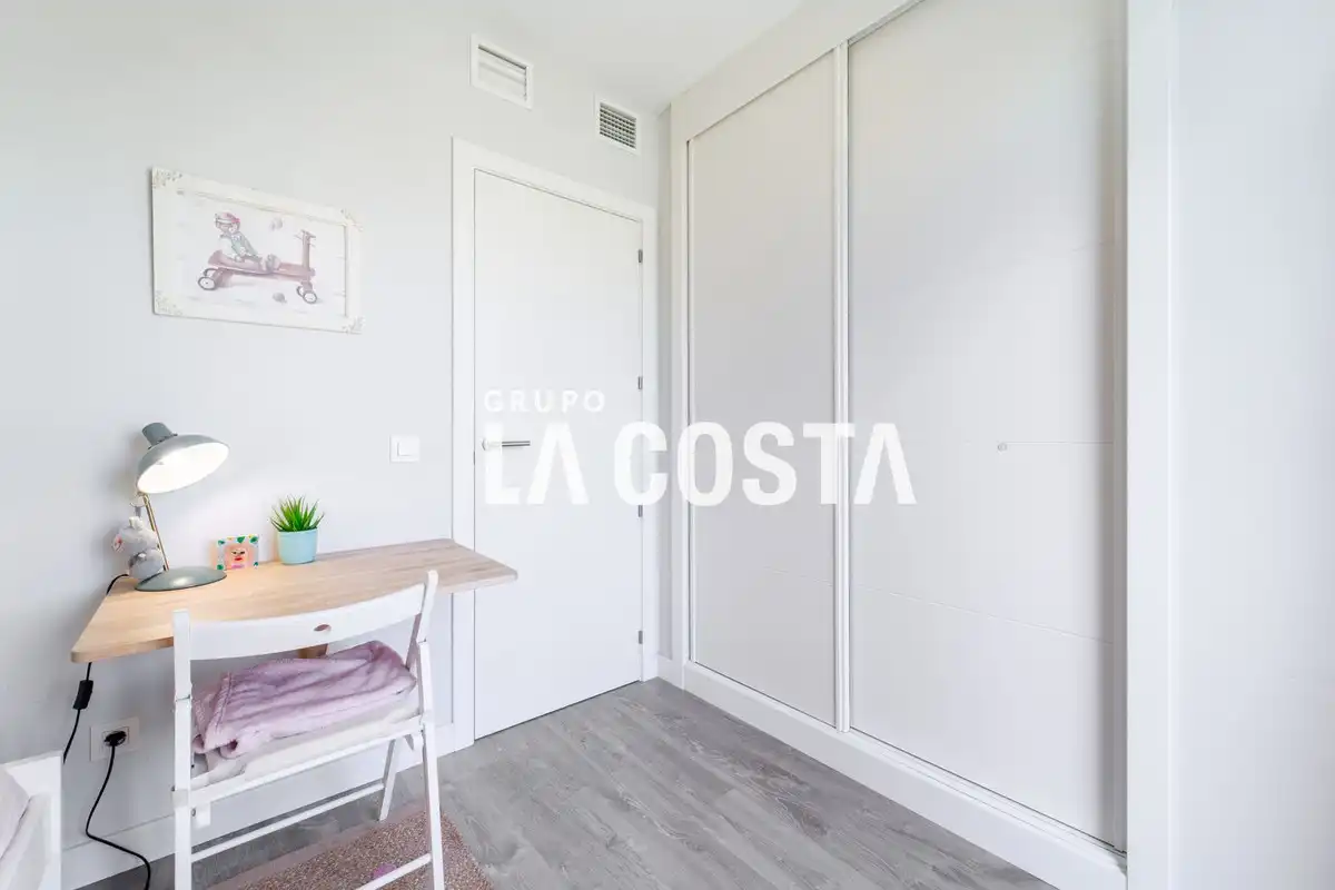 Habitación de Ático en venta en Torremolinos con Aire acondicionado, Terraza y Trastero