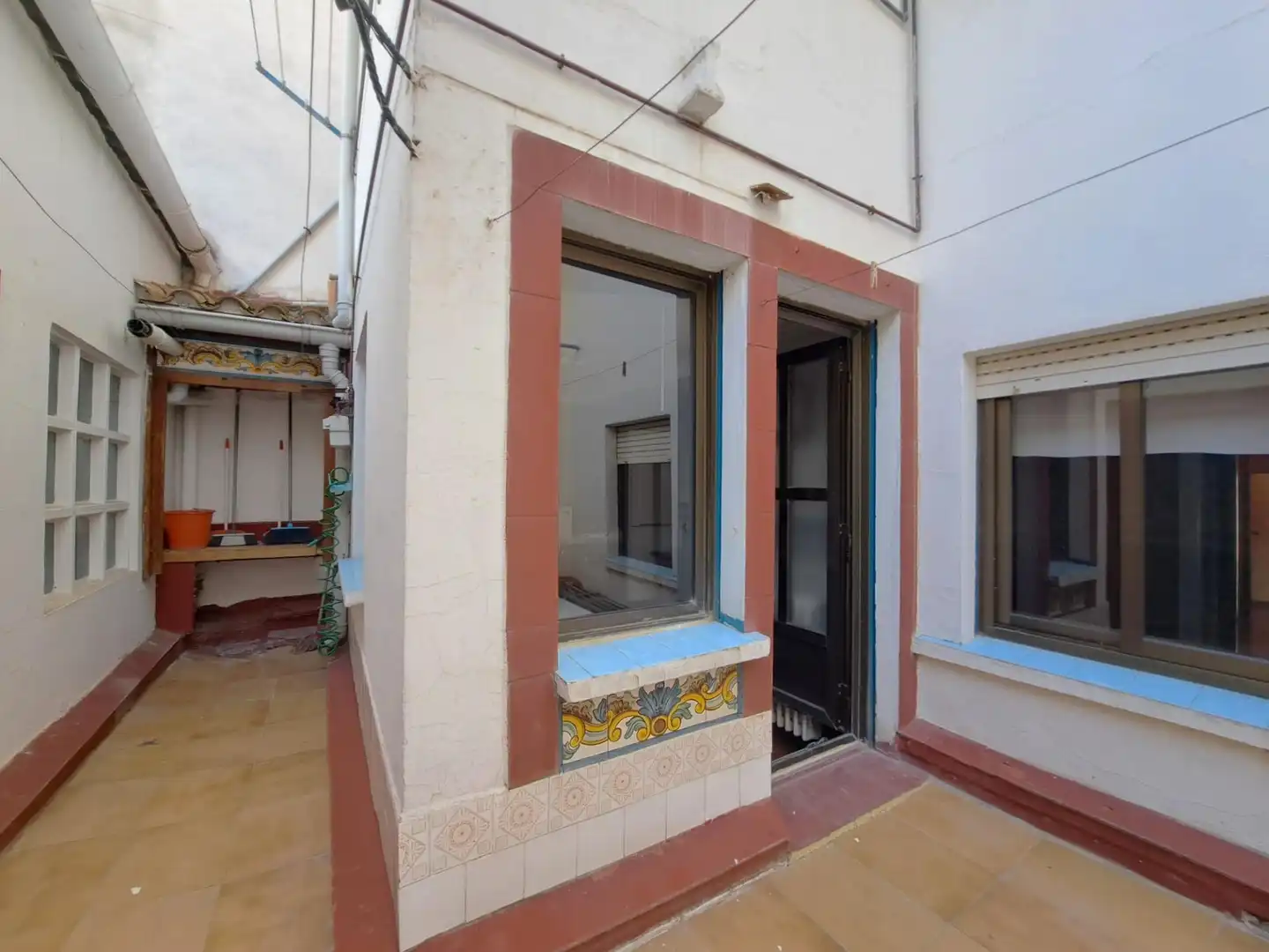 Exterior view of Flat for sale in Requena  with Heating, Parquet flooring and Terrace