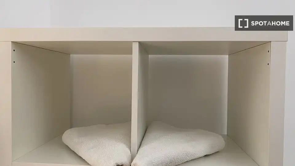 Room in Sant Gervasi- Galvany