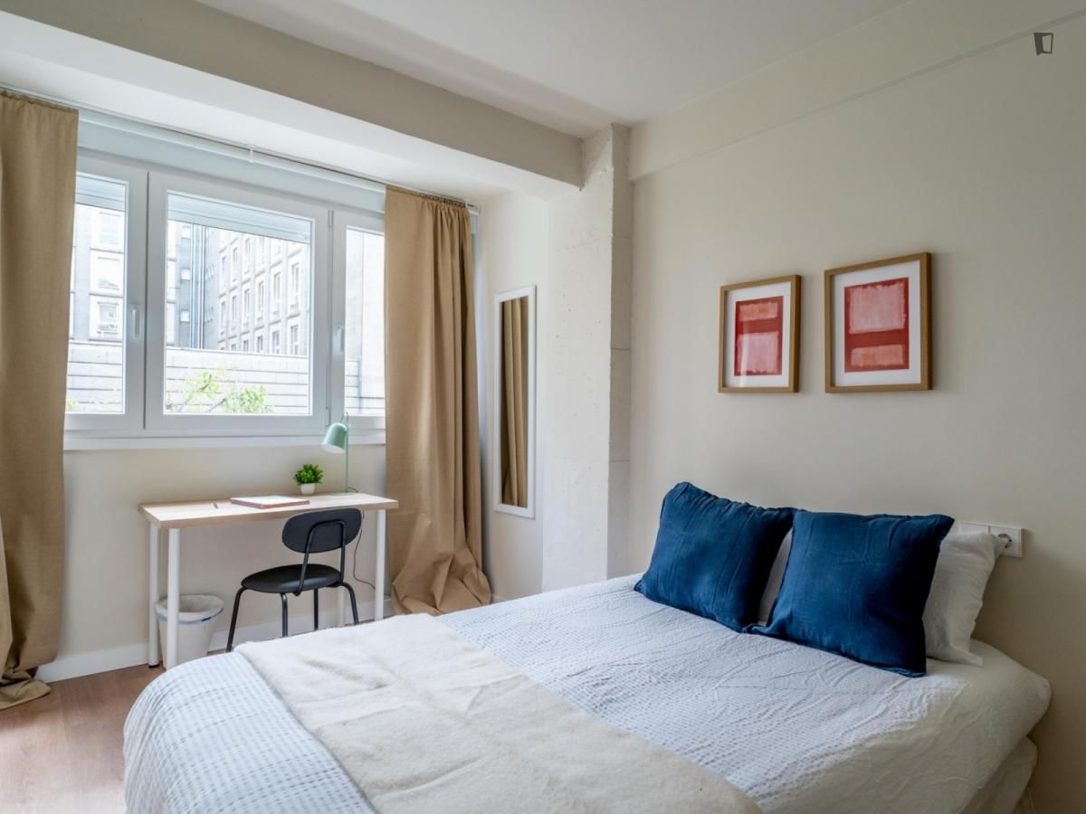 Dormitori de Apartament per a compartir en  Madrid Capital amb Moblat, Rentadora i Microones