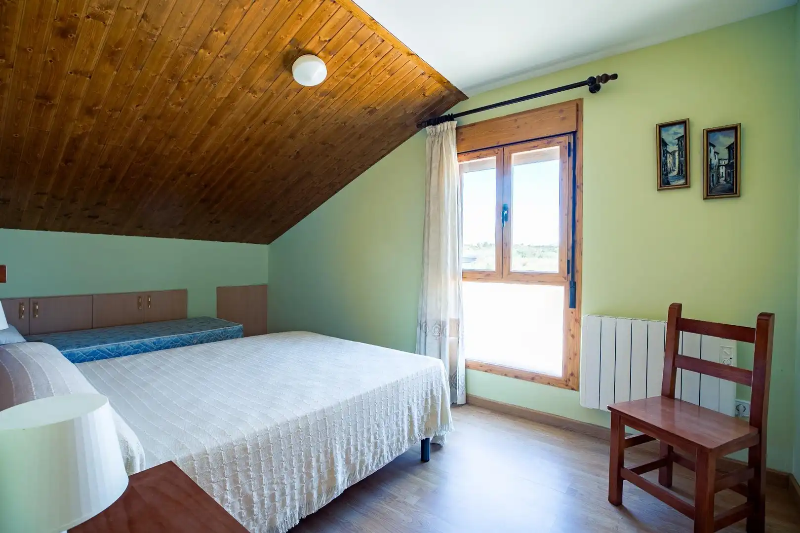 Schlafzimmer von Gebäude zum Verkauf in Puente la Reina de Jaca