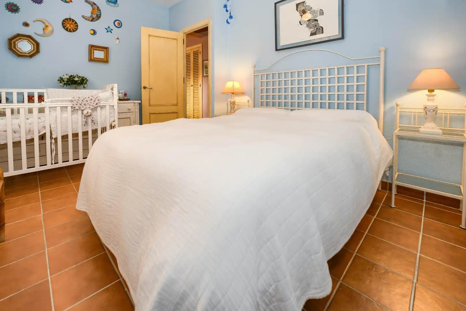 Dormitori de Casa o xalet en venda en Espartinas amb Aire condicionat, Jardí privat i Terrassa