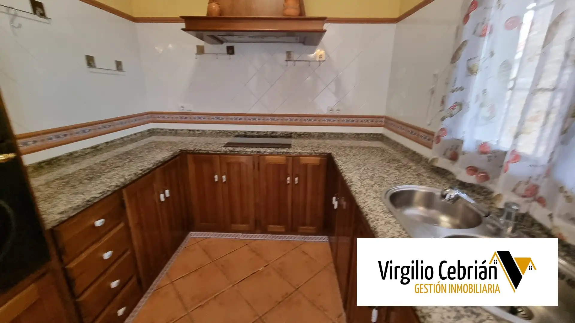 Cuina de Casa o xalet en venda en Chipiona amb Aire condicionat, Jardí privat i Terrassa