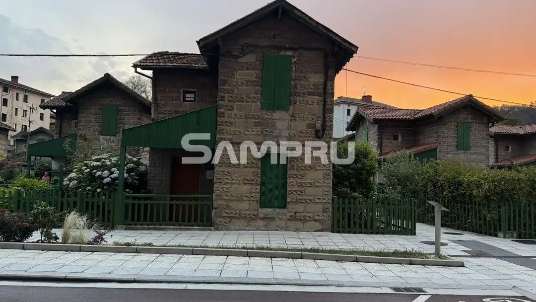 Vista exterior de Casa o chalet en venta en Arrasate / Mondragón con Calefacción y Jardín privado