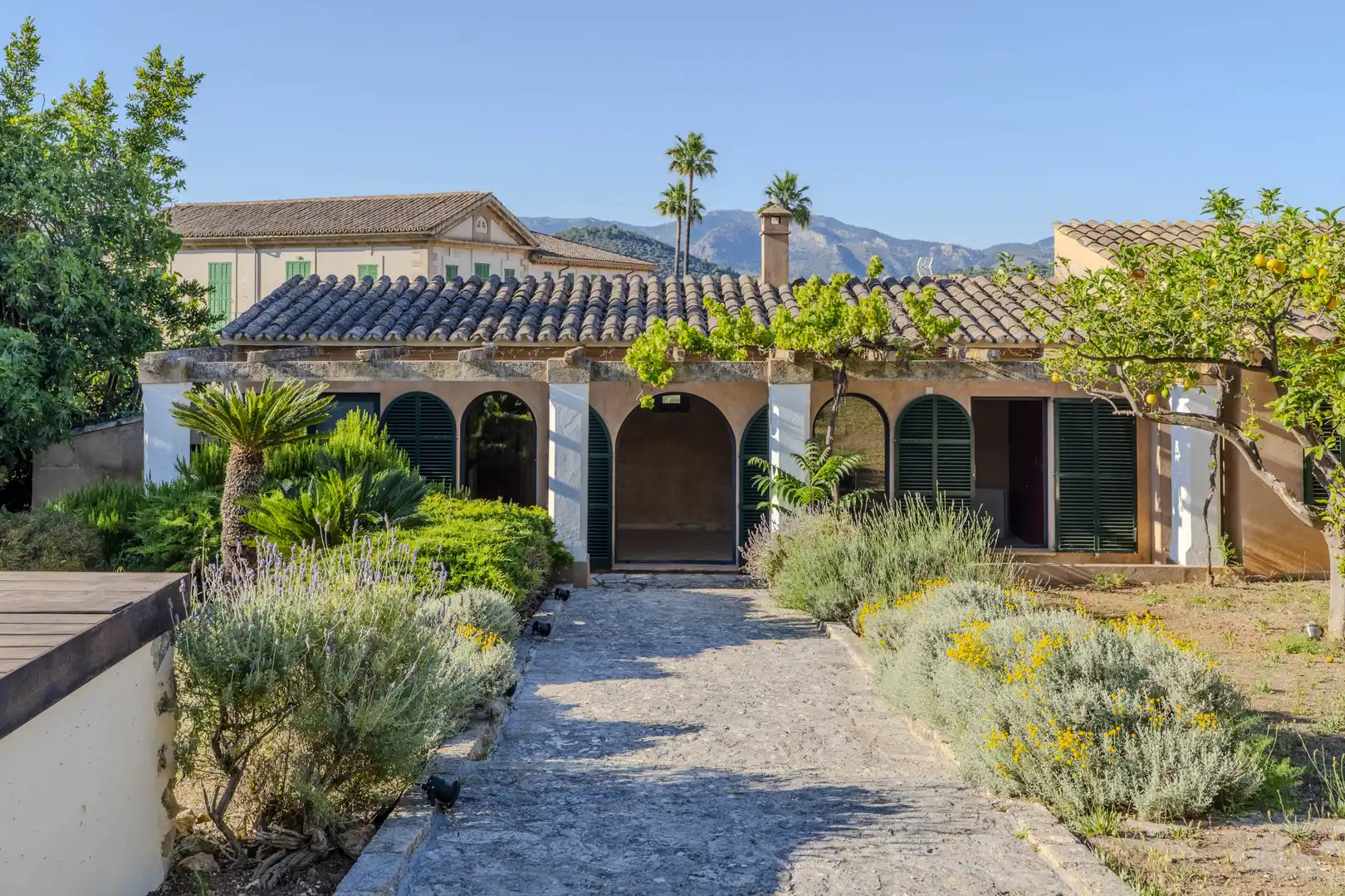 Außenansicht von Erdgeschoss zum Verkauf in  Palma de Mallorca mit Klimaanlage, Heizung und Privatgarten