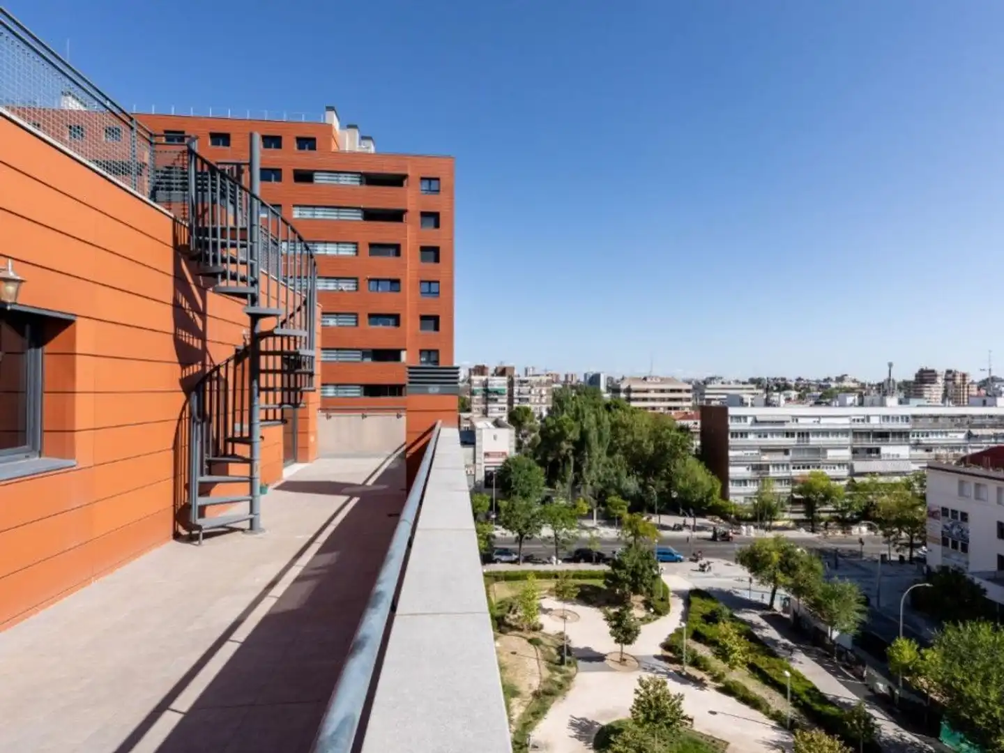 Vista exterior de Pis en venda en Madrid amb Aire condicionat, Terrassa i Traster
