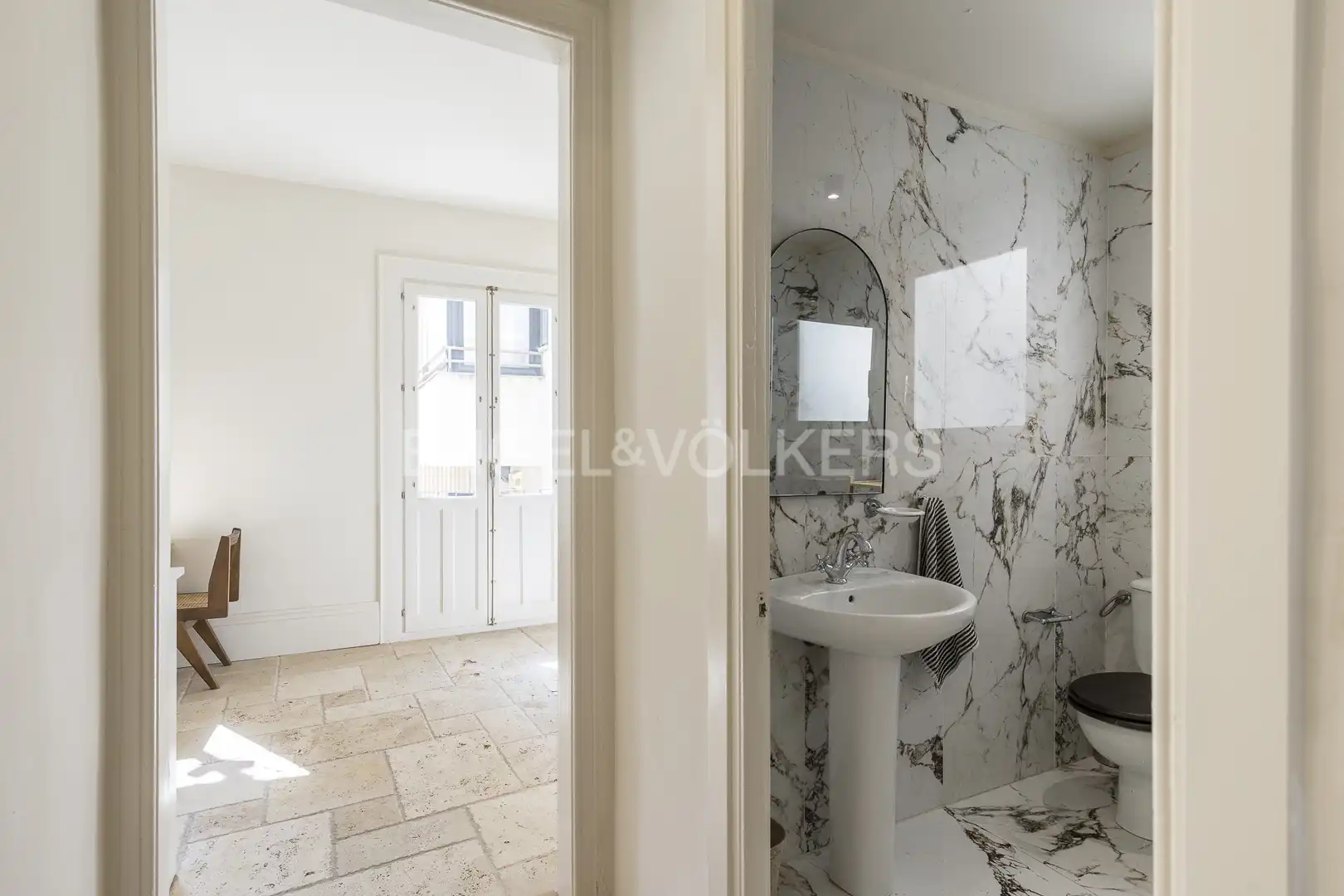 Badezimmer von Wohnung zur Miete in Barcelona mit Klimaanlage, Heizung und Balkon