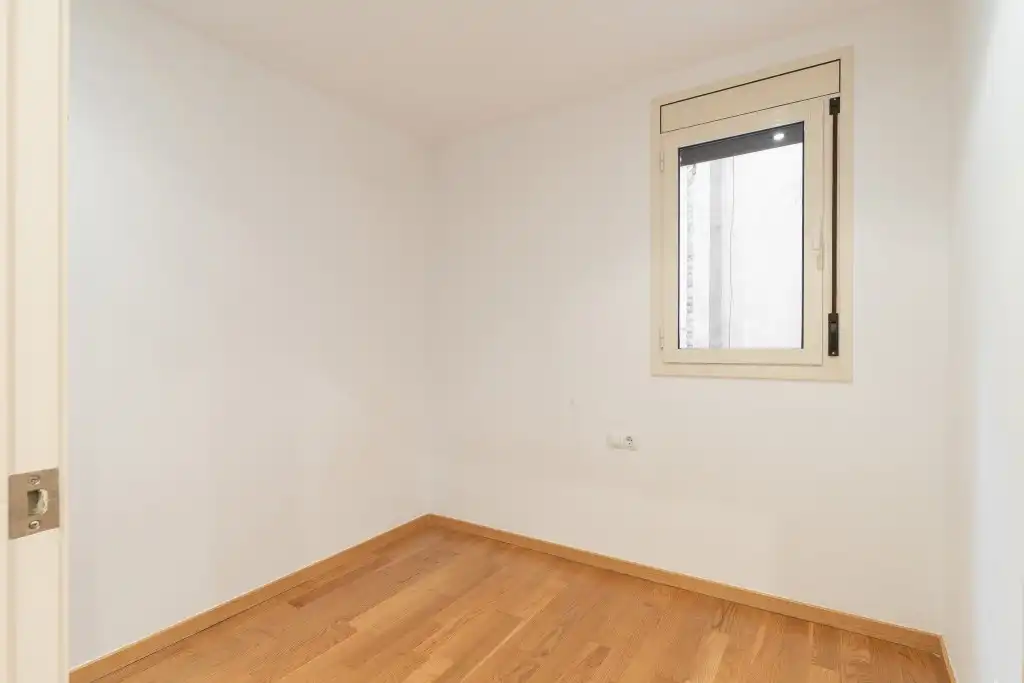 Dormitori de Apartament en venda en Barcelona amb Aire condicionat, Parquet i Balcó