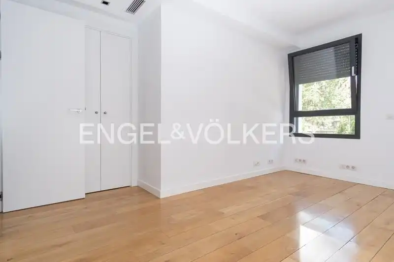 Schlafzimmer von Wohnung zur Miete in Madrid mit Klimaanlage, Heizung und Terrasse