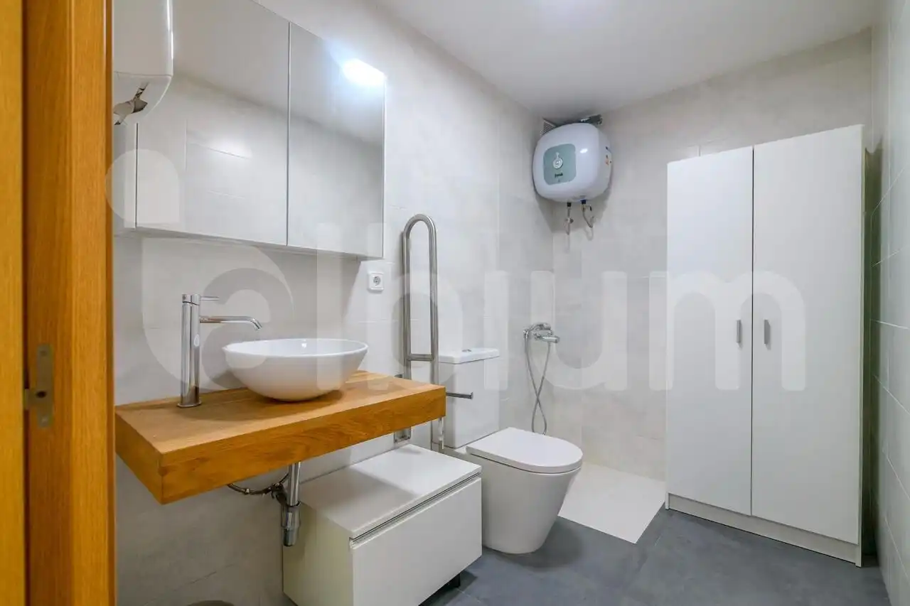 Badezimmer von Büro zum Verkauf in Barcelona