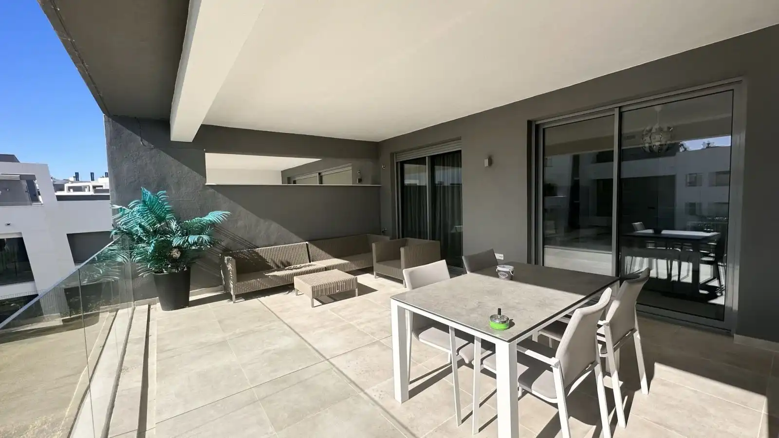 Terraza de Piso de alquiler en Estepona con Aire acondicionado, Terraza y Amueblado