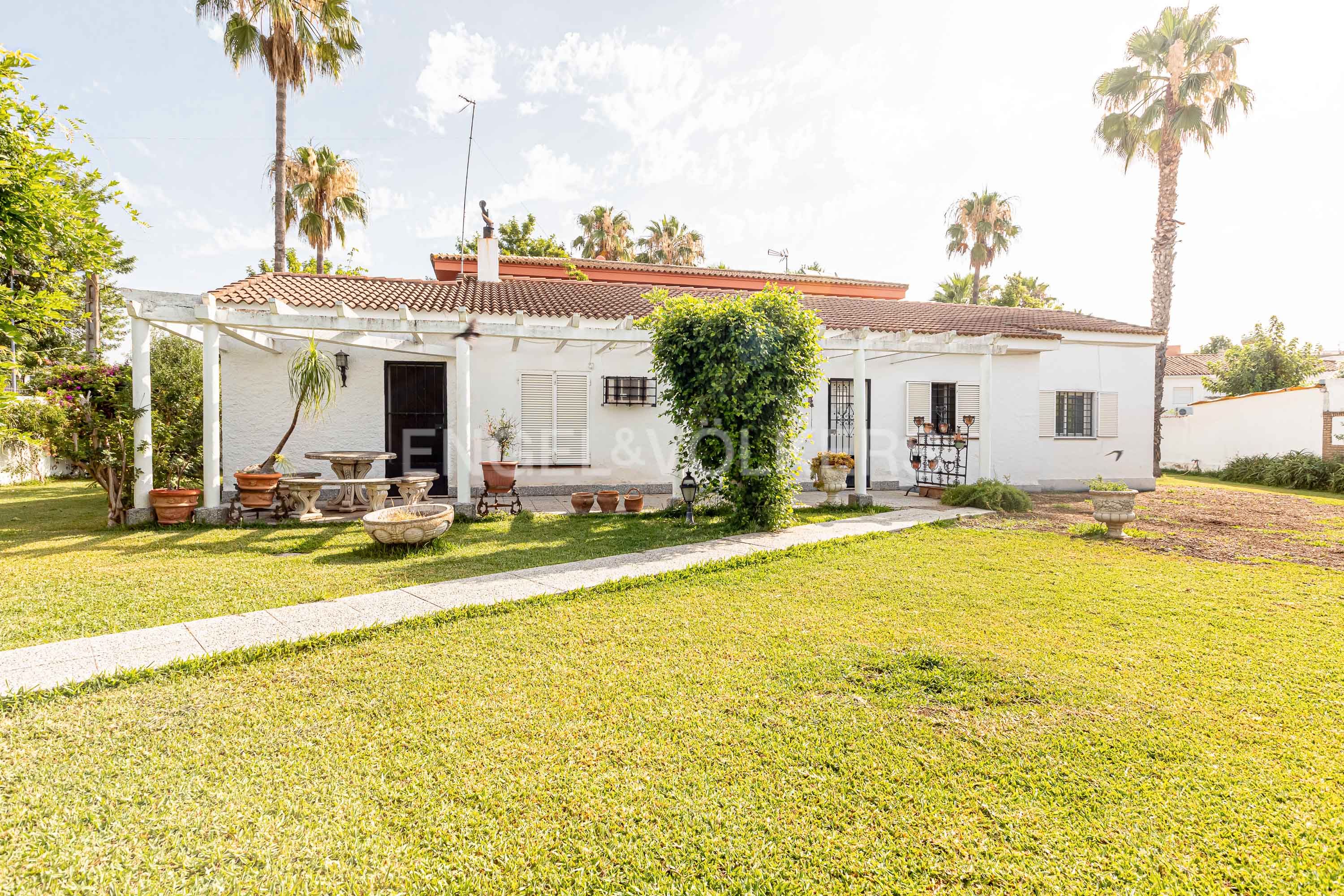Garden of House or chalet for sale in  Sevilla Capital  with Heating and Private garden