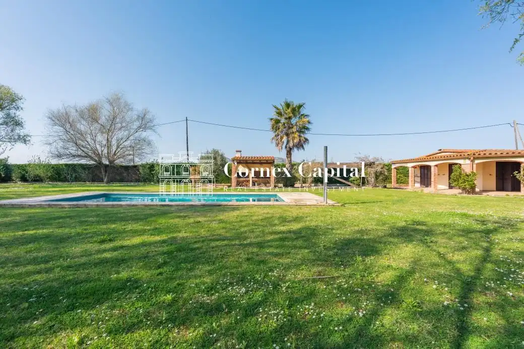 Piscina de Finca rústica en venda en Torroella de Montgrí amb Aire condicionat, Calefacció i Jardí privat
