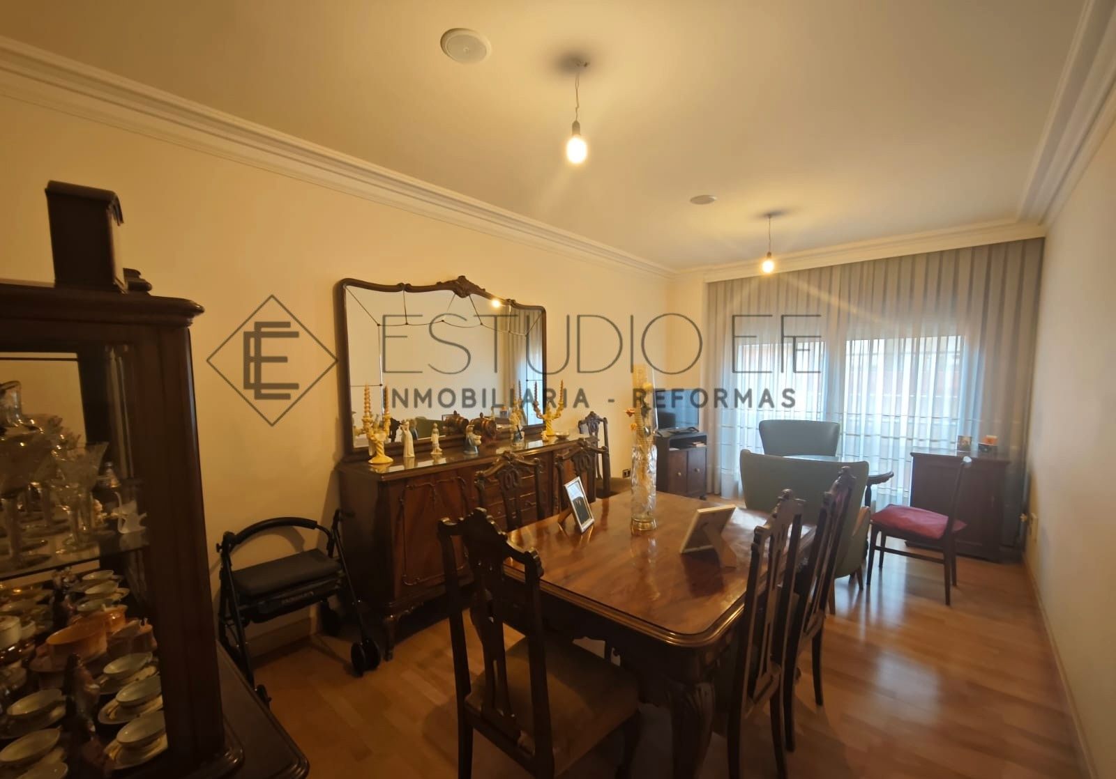 Menjador de Pis en venda en Salamanca Capital amb Calefacció, Moblat i Domòtica