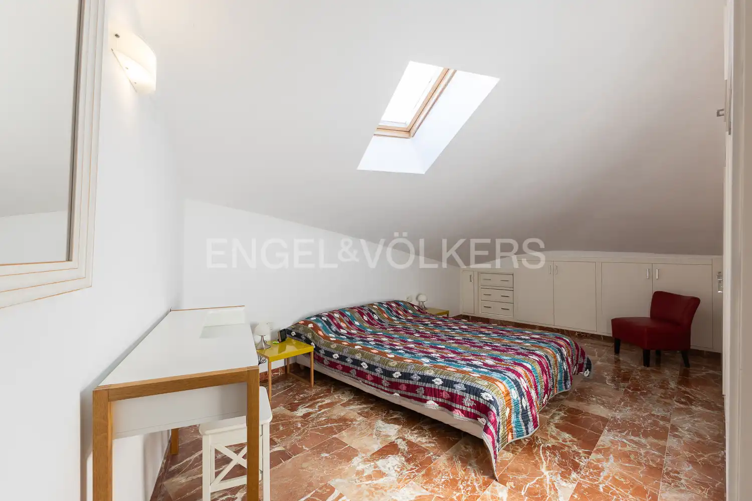 Schlafzimmer von Dachboden zum Verkauf in Valencia mit Klimaanlage, Heizung und Terrasse