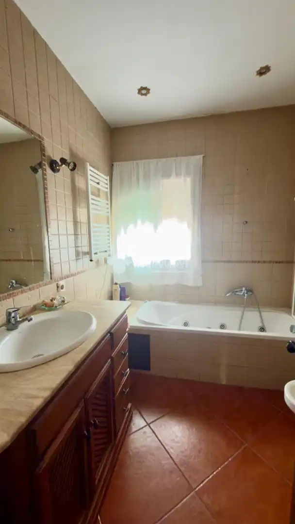 Bany de Casa o xalet en venda en Los Barrios amb Aire condicionat, Calefacció i Terrassa